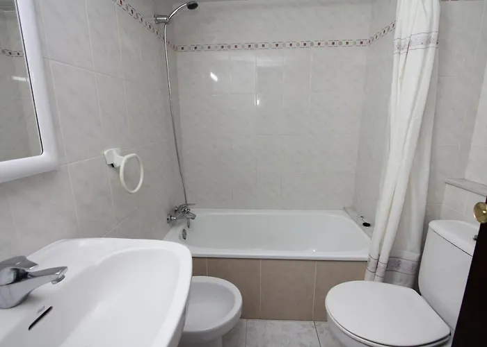 Bond * Lloret de Mar