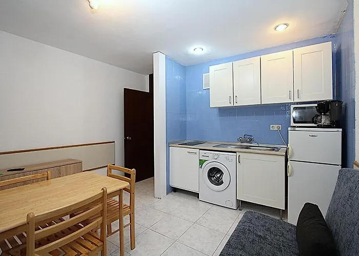 Bond * Lloret de Mar